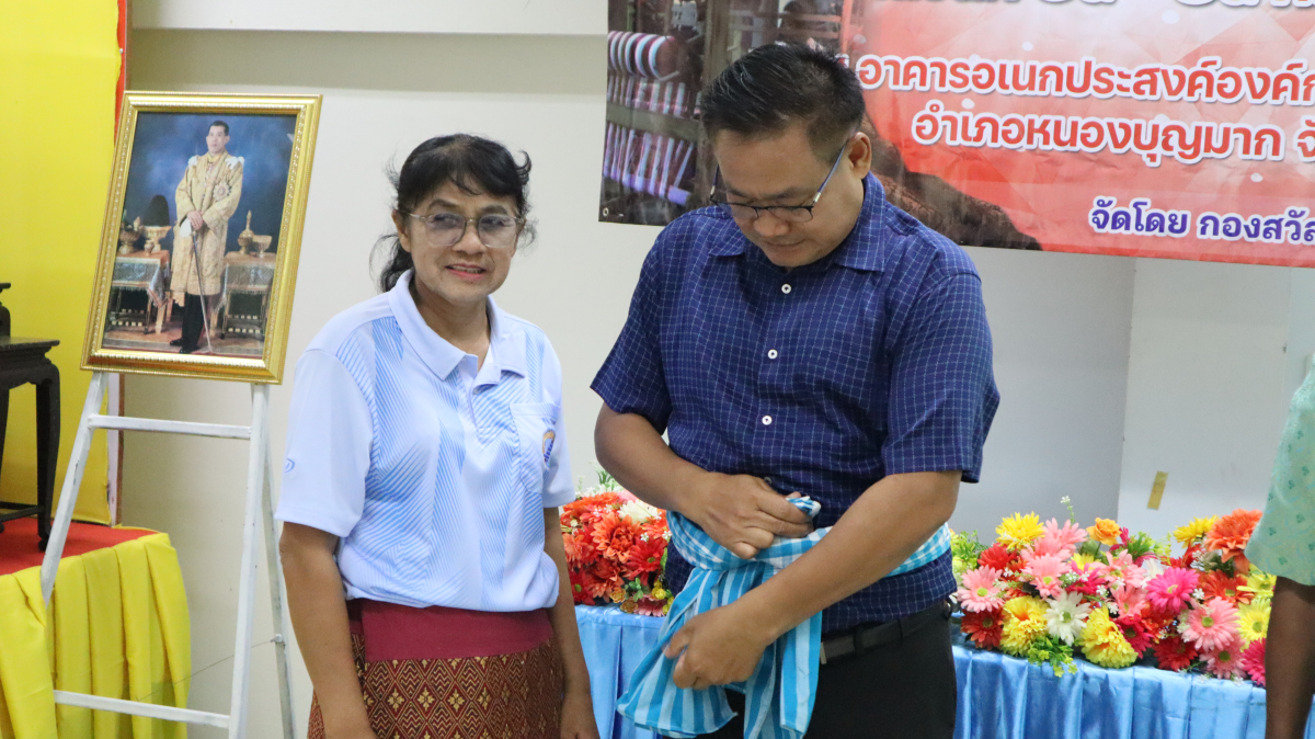 วันศุกร์ที่ 10 ตุลาคม 2568 เวลา 10.00 น. นายวิเชียร แตนกระโทก เป็นประธานในพิธี มอบใบประกาศให้กลุ่มแม่บ้าน ตามโครงการฝึกอบรมอาชีพระยะสั้น การทอผ้าขาวม้า โดยมีคณะผู้บริหาร หัวหน้าส่วนราชการ เจ้าหน้าที่กองสวัสดิการฯ เข้าร่วมในครั้งนี้ และได้รับความประสบผลสำเร็จจากการขาย มีรายได้ ใช้ในการซื้อวัสดุอุปกรณ์บางส่วน ทำใ้ห้สามารถต่อยอด ในการทอผ้าขาวม้าและผ้าถุงลายต่างๆ เป็นรายได้เสริม จากการอบรมในครั้งนี้ ณ ห้องประชุมชั้น 2 องค์การบริหารส่วนตำบลสารภี