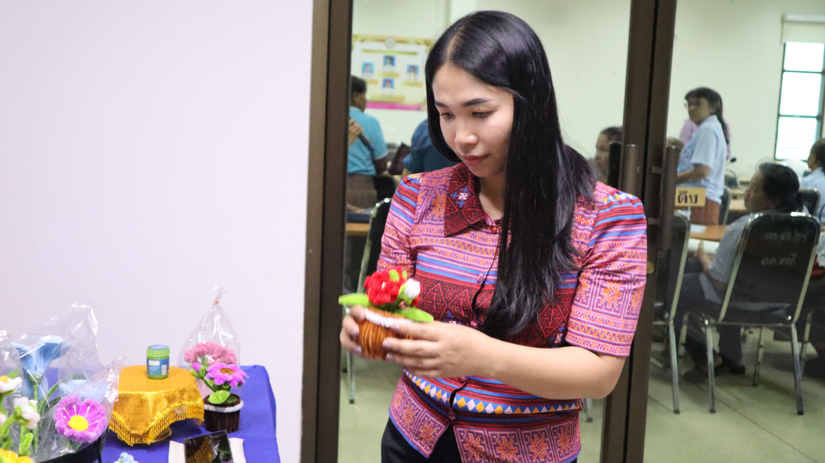 วันศุกร์ที่ 10 ตุลาคม 2568 เวลา 10.00 น. นายวิเชียร แตนกระโทก เป็นประธานในพิธี มอบใบประกาศให้กลุ่มแม่บ้าน ตามโครงการฝึกอบรมอาชีพระยะสั้น การทอผ้าขาวม้า โดยมีคณะผู้บริหาร หัวหน้าส่วนราชการ เจ้าหน้าที่กองสวัสดิการฯ เข้าร่วมในครั้งนี้ และได้รับความประสบผลสำเร็จจากการขาย มีรายได้ ใช้ในการซื้อวัสดุอุปกรณ์บางส่วน ทำใ้ห้สามารถต่อยอด ในการทอผ้าขาวม้าและผ้าถุงลายต่างๆ เป็นรายได้เสริม จากการอบรมในครั้งนี้ ณ ห้องประชุมชั้น 2 องค์การบริหารส่วนตำบลสารภี